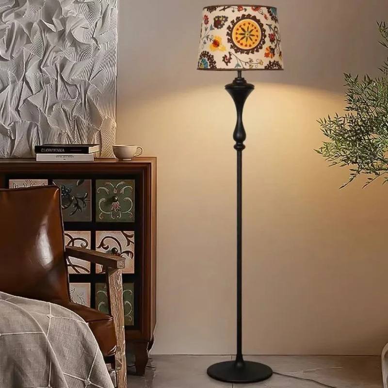 Aimanla_Floor_Lamp_01