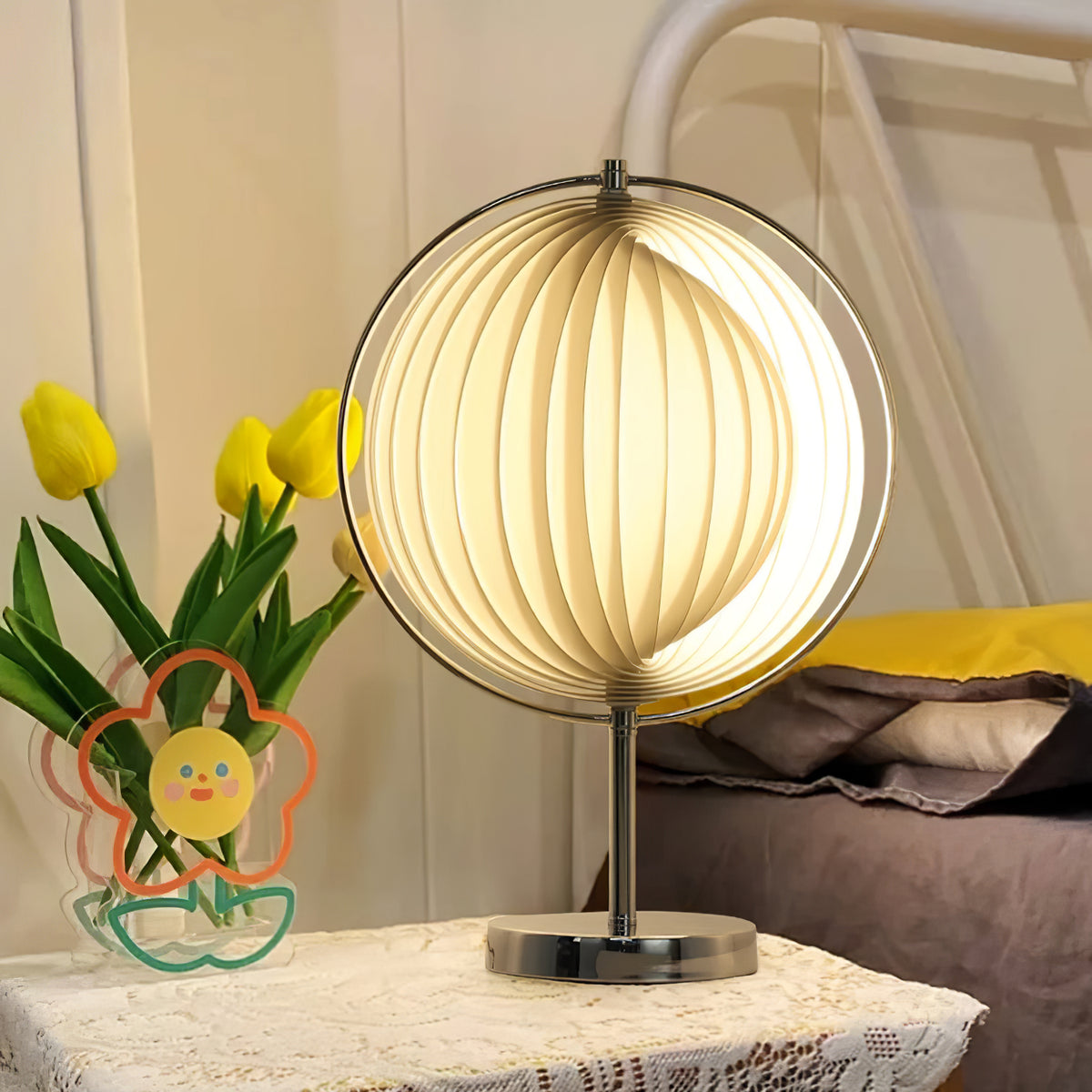 Artistic_Round_Ribbed_Table_Lamp_3
