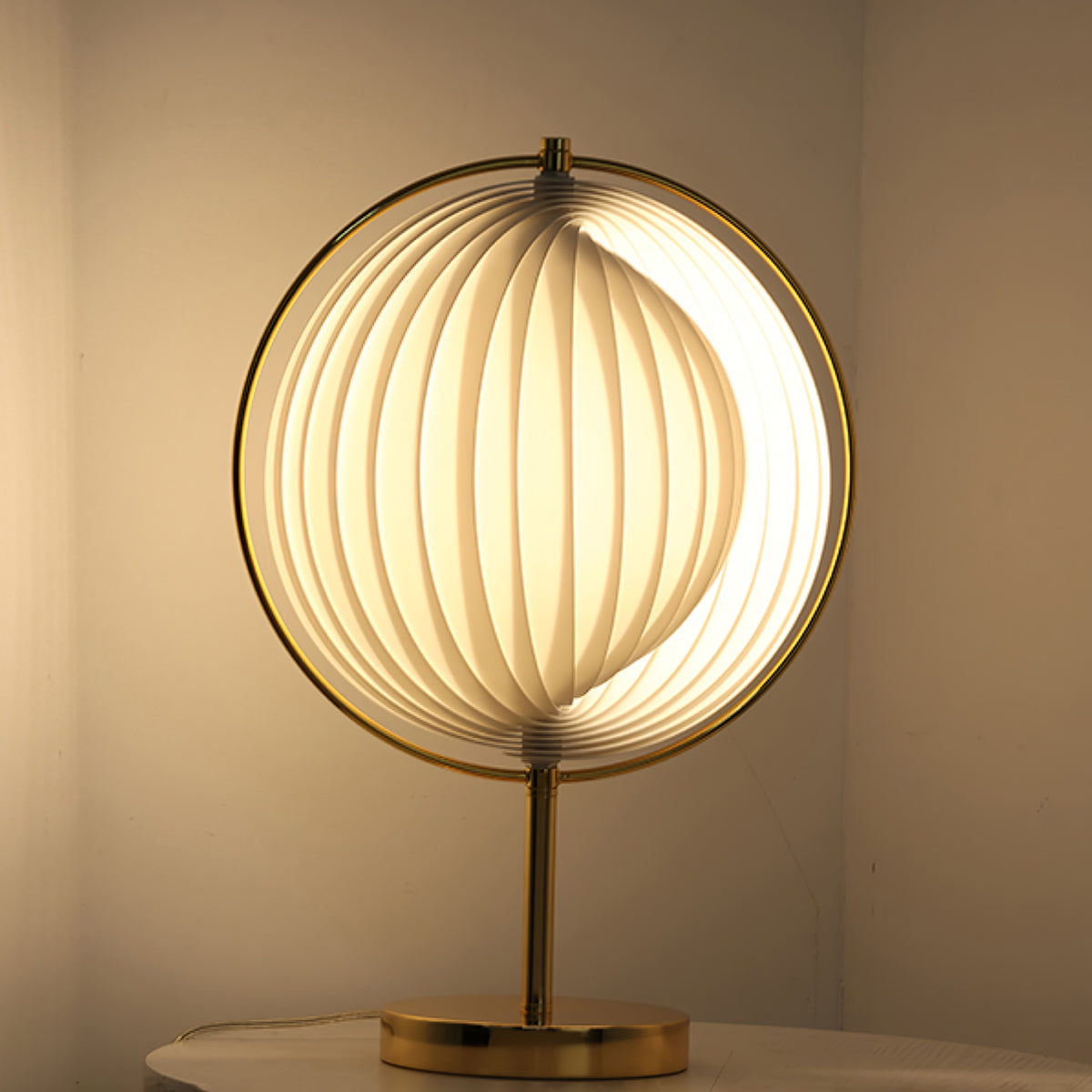 Artistic_Round_Ribbed_Table_Lamp_4