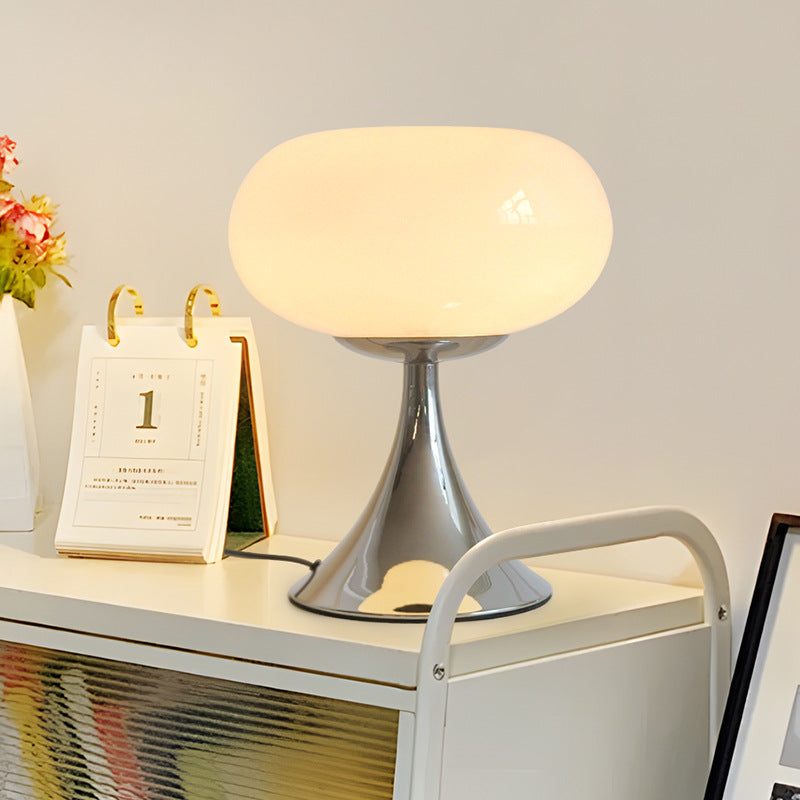 Bauhaus_Dome_Apple_Table_Lamp_2