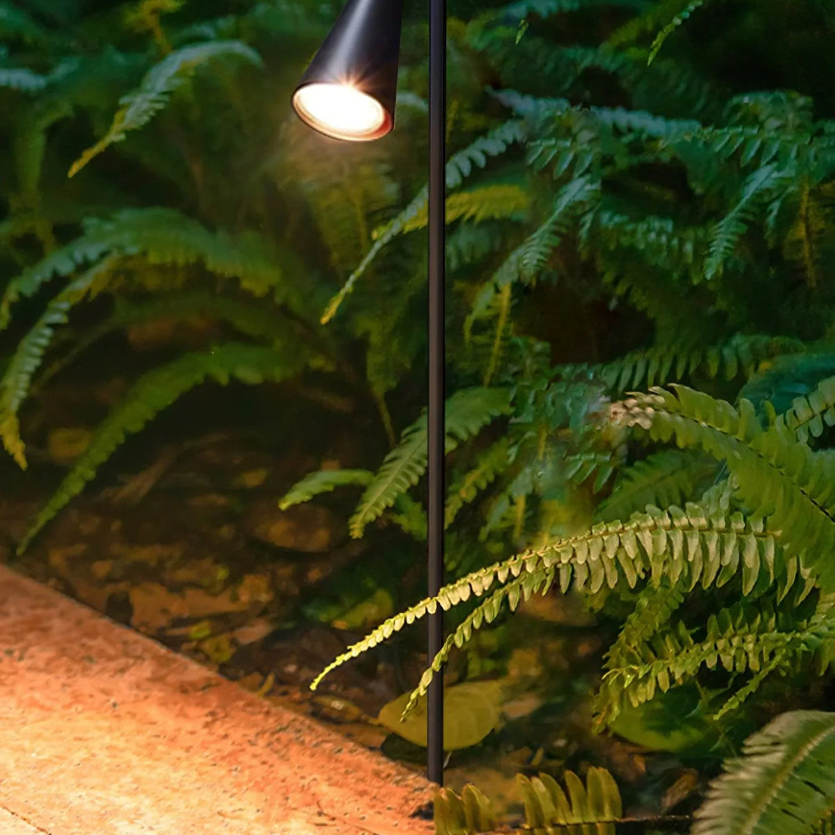 Bellflower_Outdoor_Floor_Lamp_3