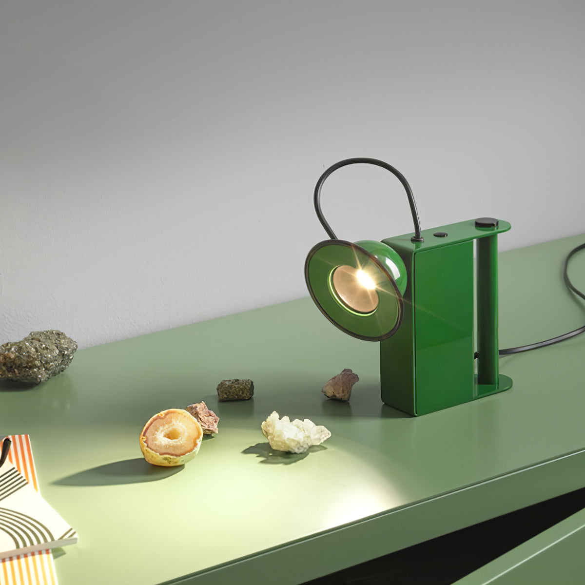 Camera_Table_Lamp_4