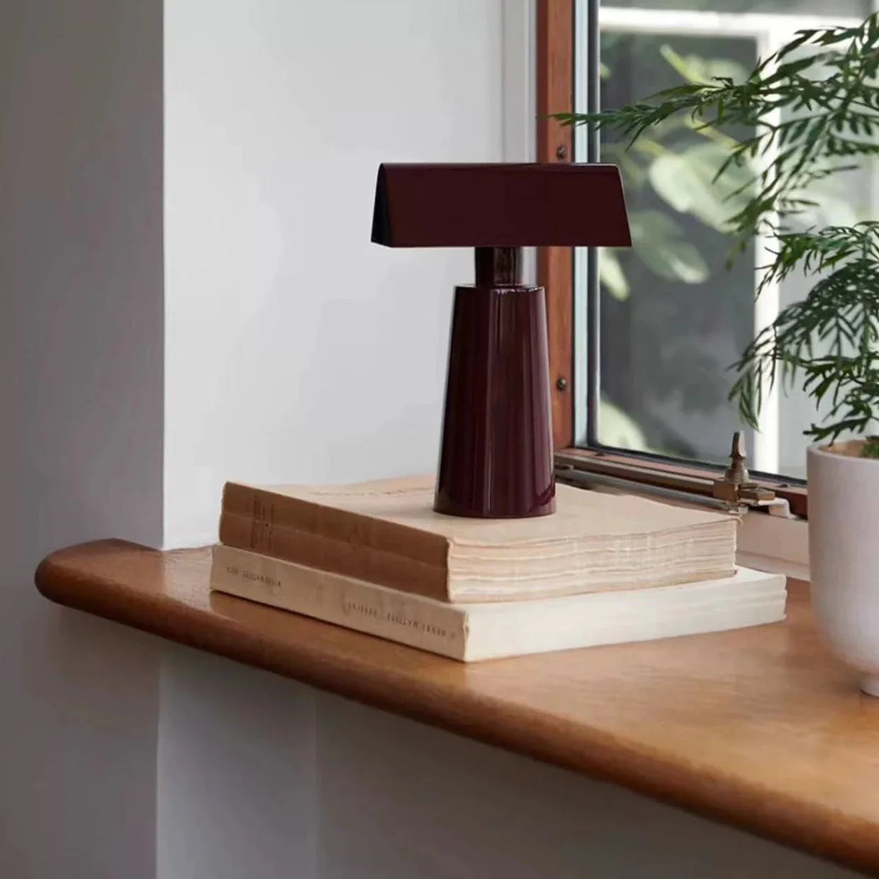 Caret_Portable_Table_Lamp_9