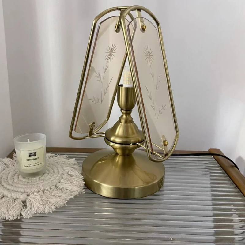 Carved_Glass_Table_Lamp_01