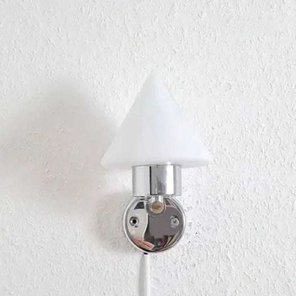 Cone-Shaped_Wall_Lamp_01