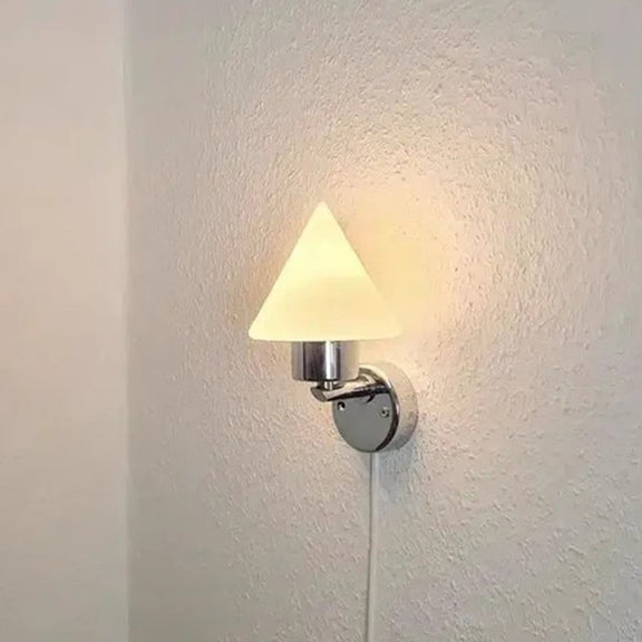 Cone-Shaped_Wall_Lamp_02