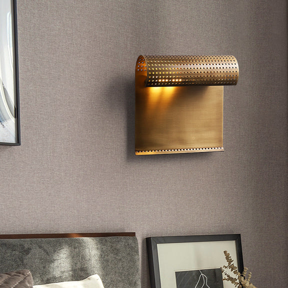 Curled_Edge_Wall_Lamp_03