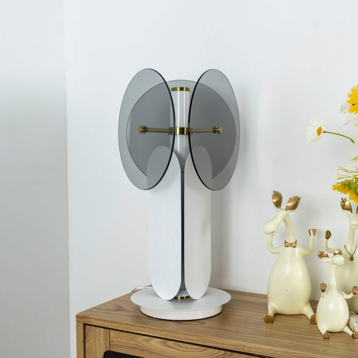 Curved_Modern_Table_Lamp_1