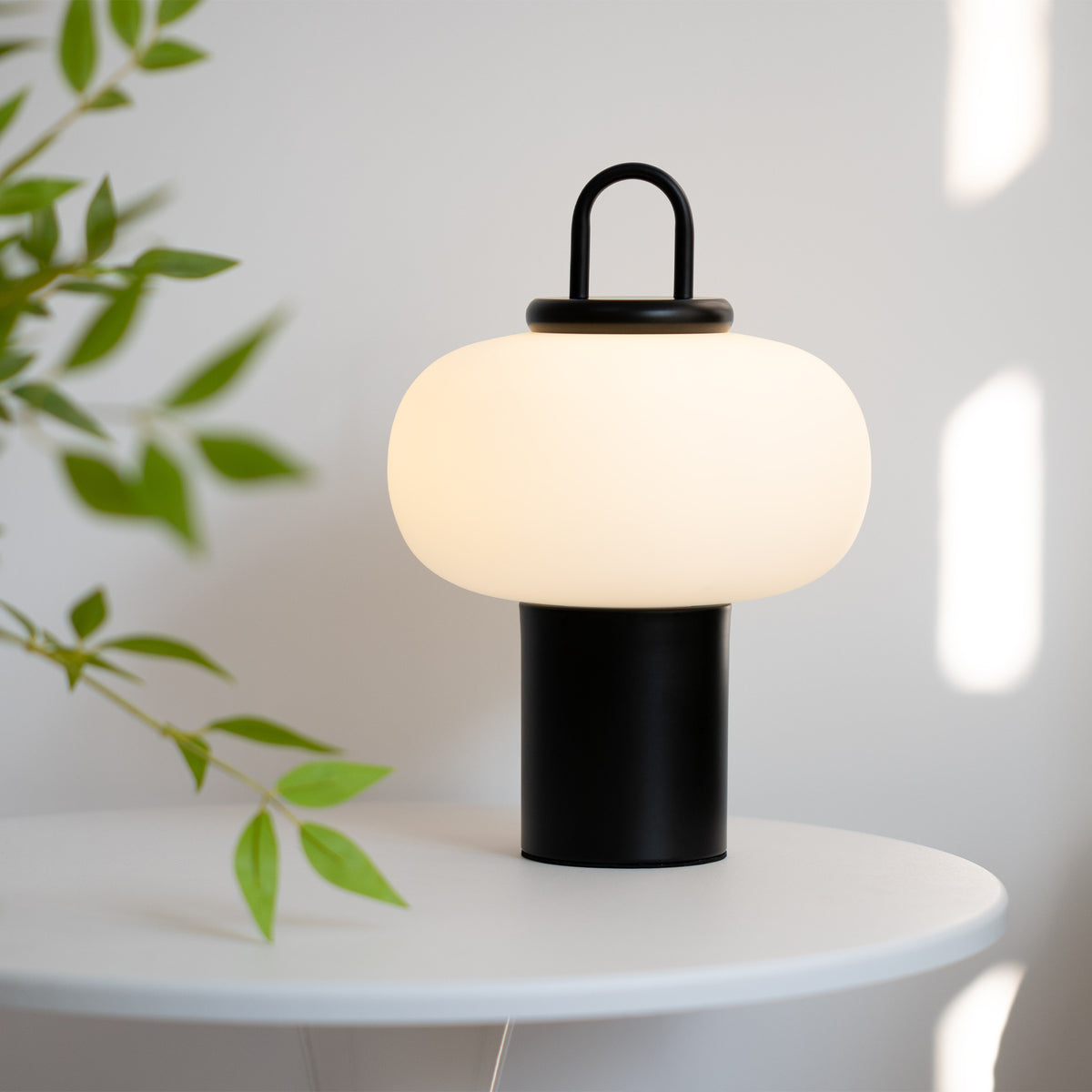Divo_Simple_Glass_Table_Lamp_06