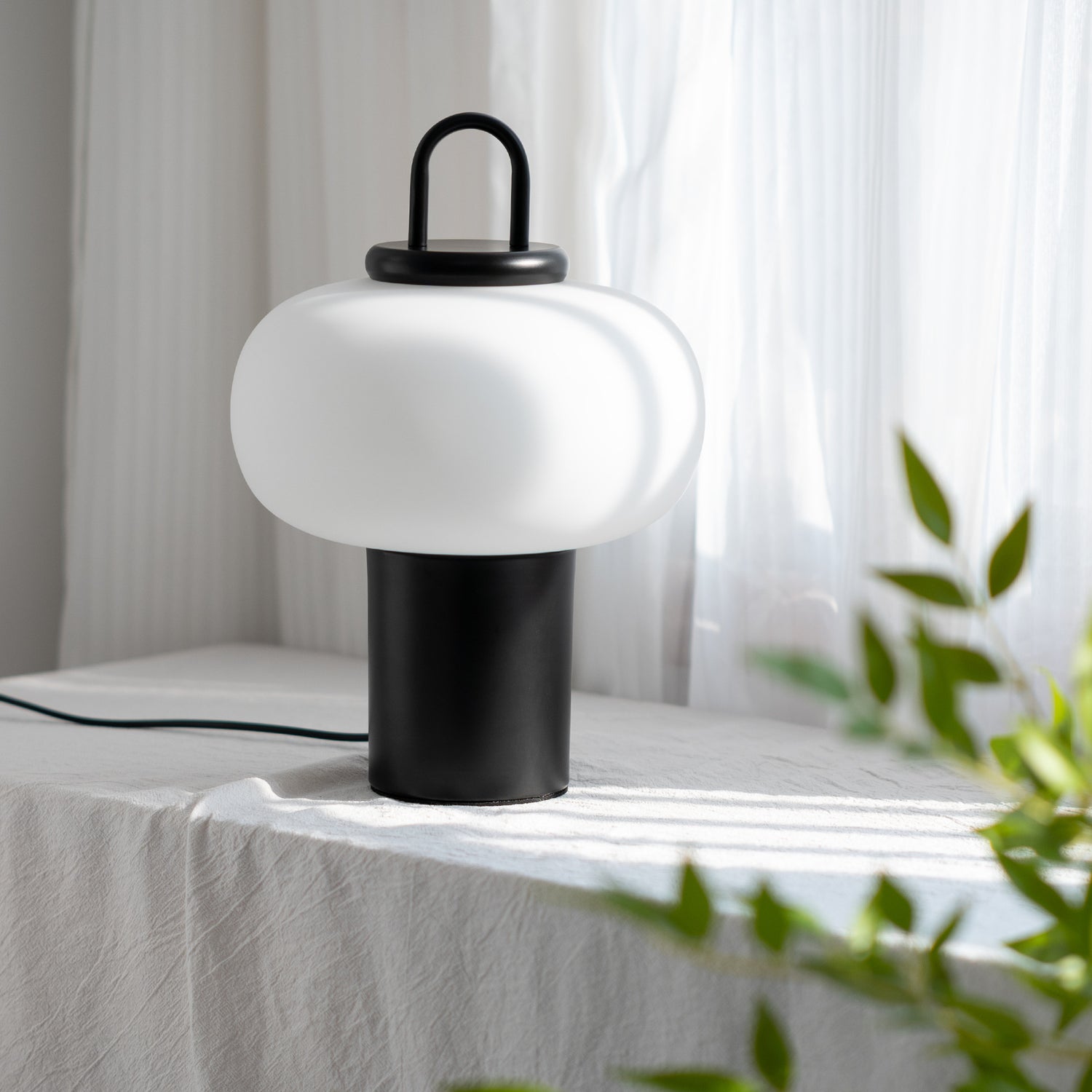 Divo_Simple_Glass_Table_Lamp_07
