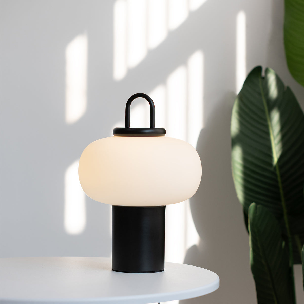 Divo_Simple_Glass_Table_Lamp_08