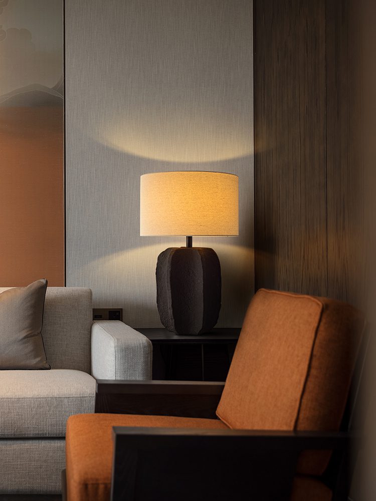 Earthy_Artisan_Table_Lamp_3