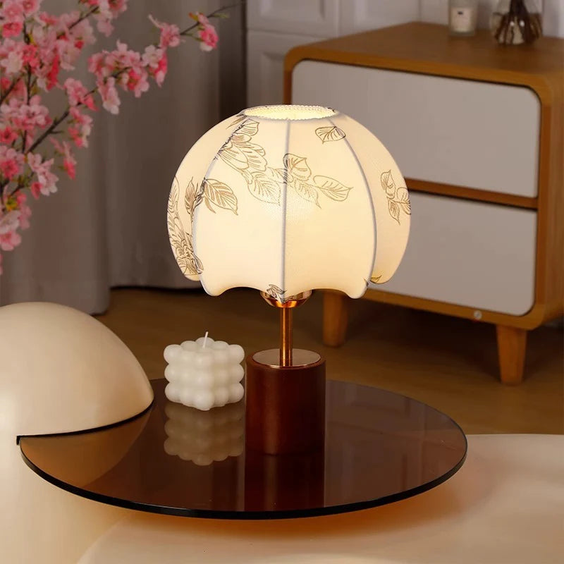 Elegant_Petal_Table_Lamp_1