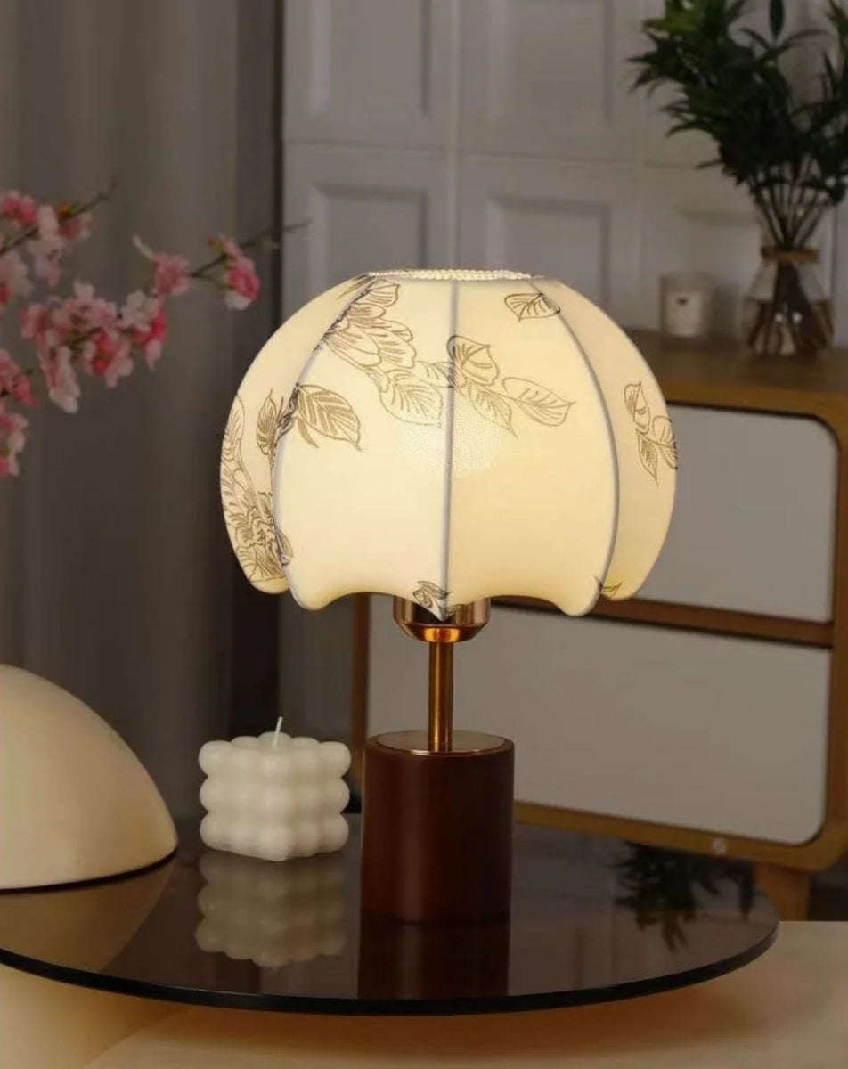 Elegant_Petal_Table_Lamp_10