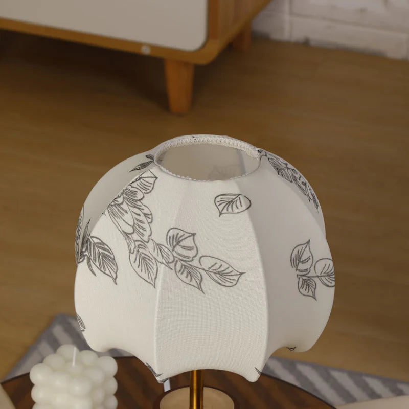 Elegant_Petal_Table_Lamp_6