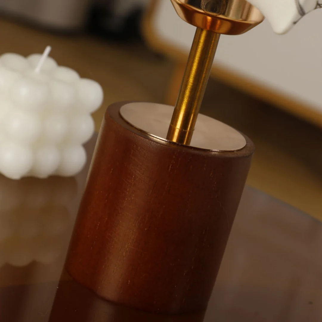 Elegant_Petal_Table_Lamp_7