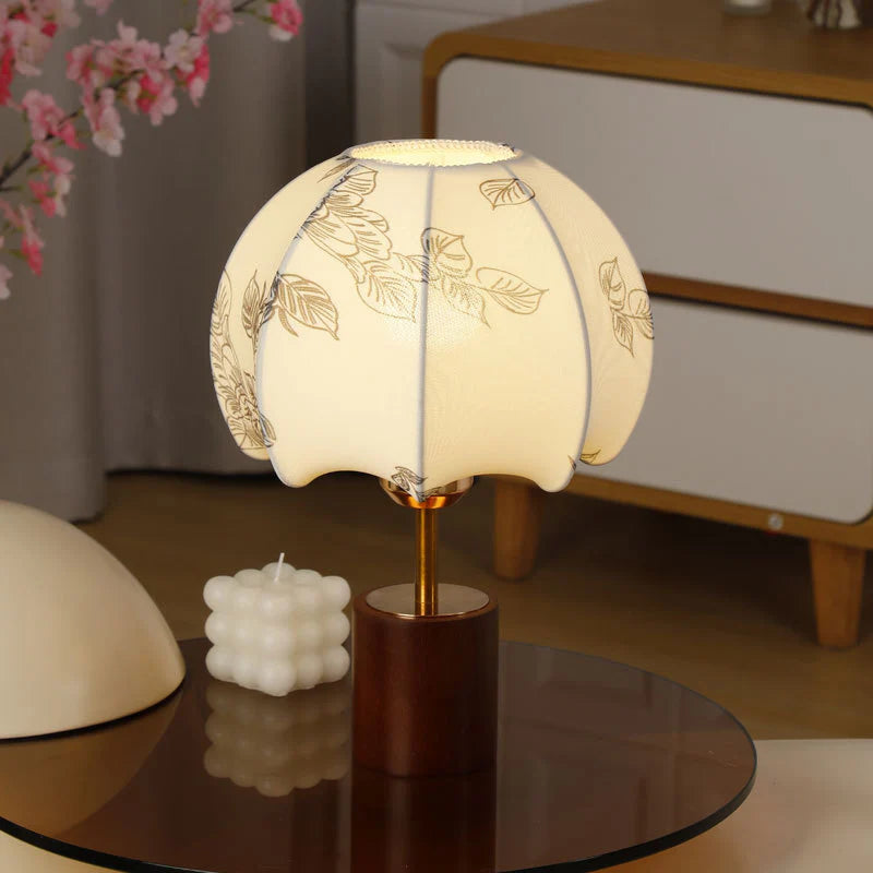 Elegant_Petal_Table_Lamp_8