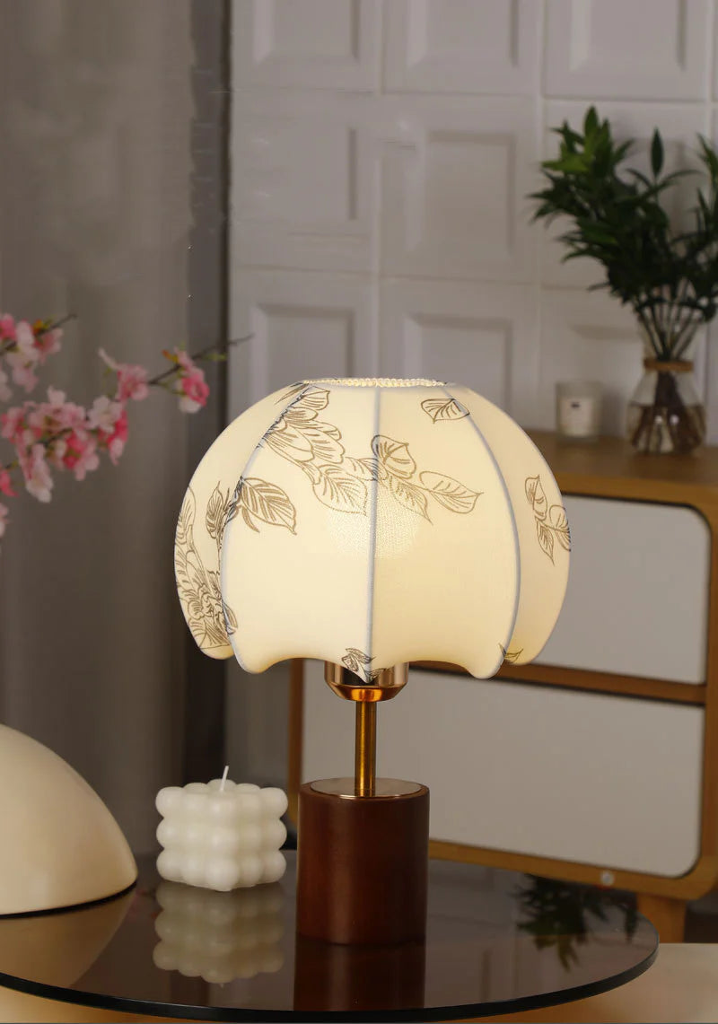 Elegant_Petal_Table_Lamp_9