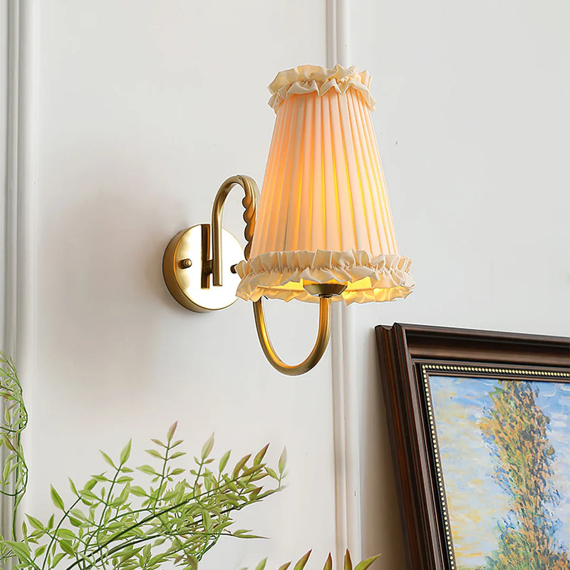 French_pleated_Wall_Lamp_01