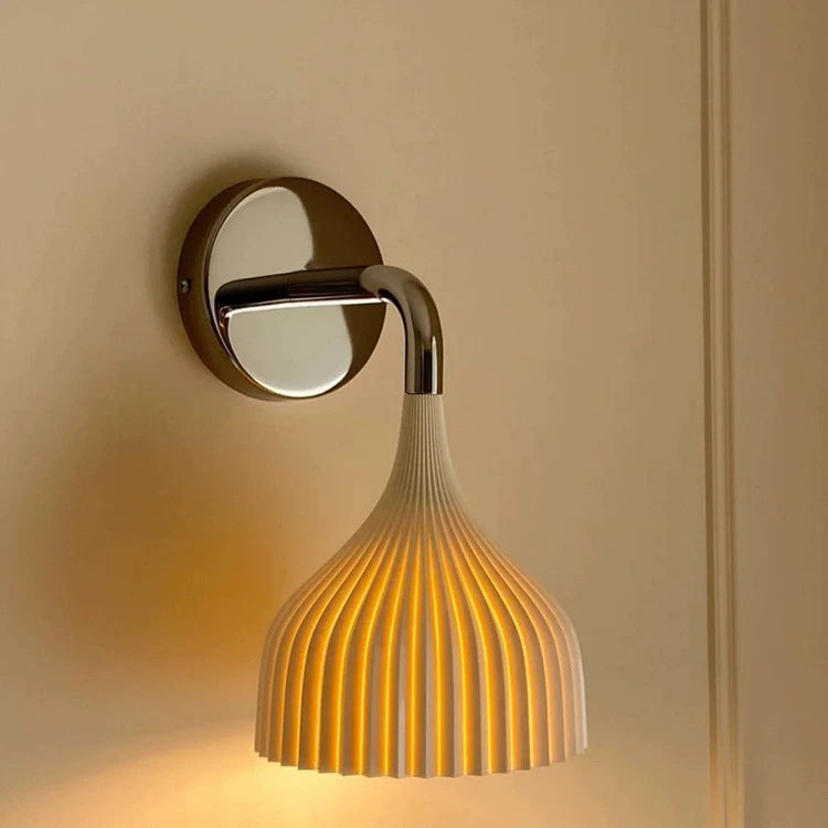 Funnel_Shaped_Wall_Lamp_1