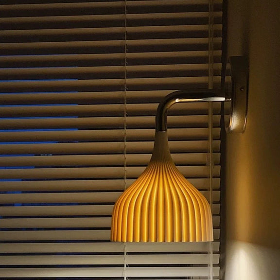 Funnel_Shaped_Wall_Lamp_2