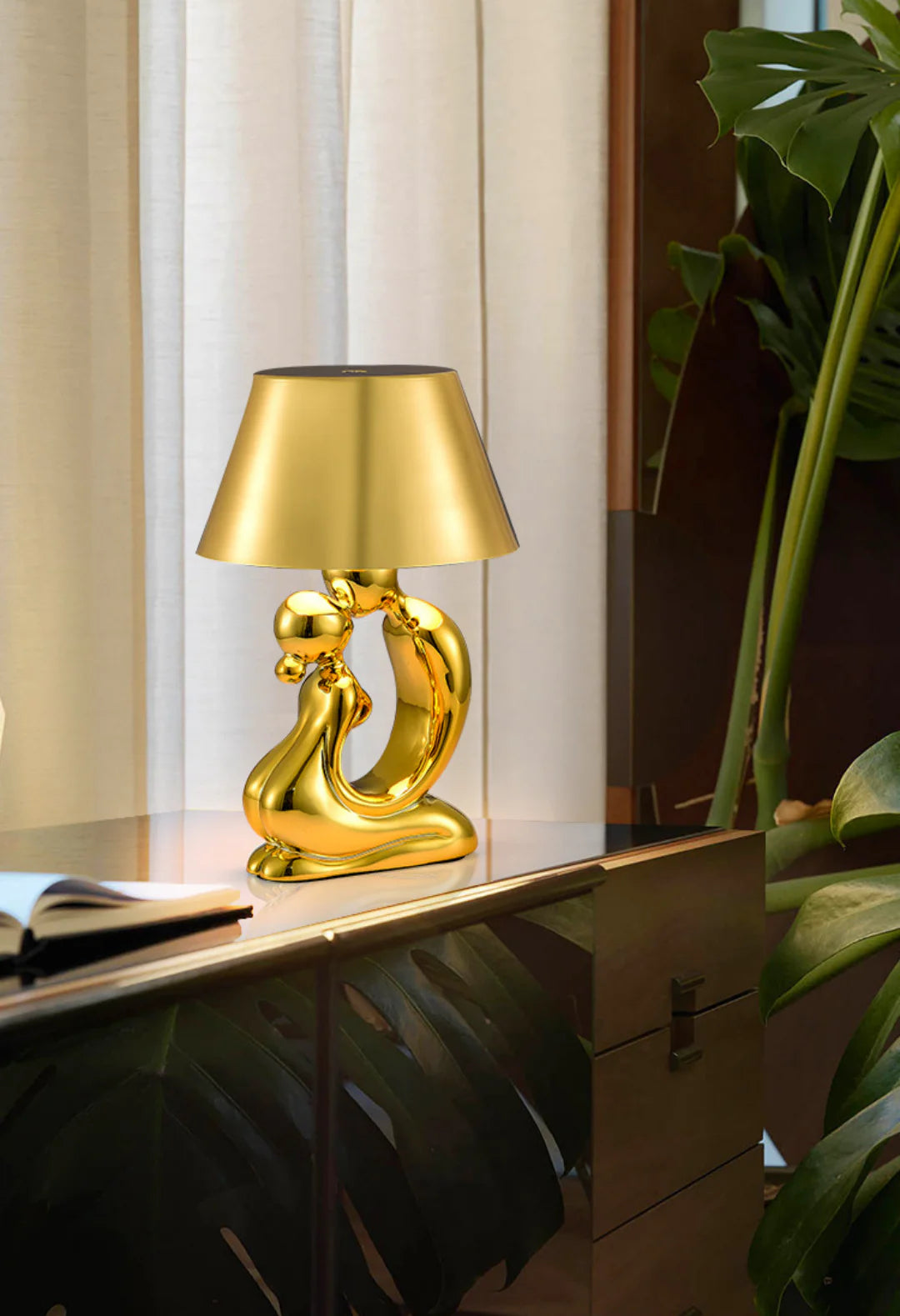 Golden_Affection_Table_Lamp_12