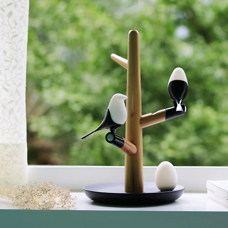 Graceful_Magpie_Table_Lamp_4