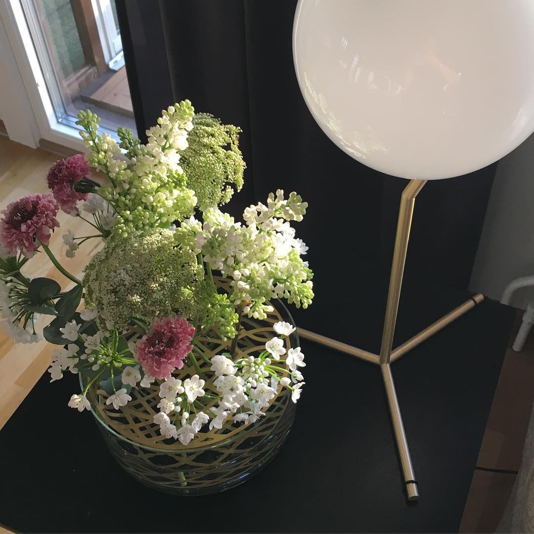 Innovative_Artemide_Table_Lamp_8