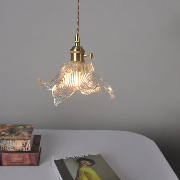 Lily_Pendant_Light_01