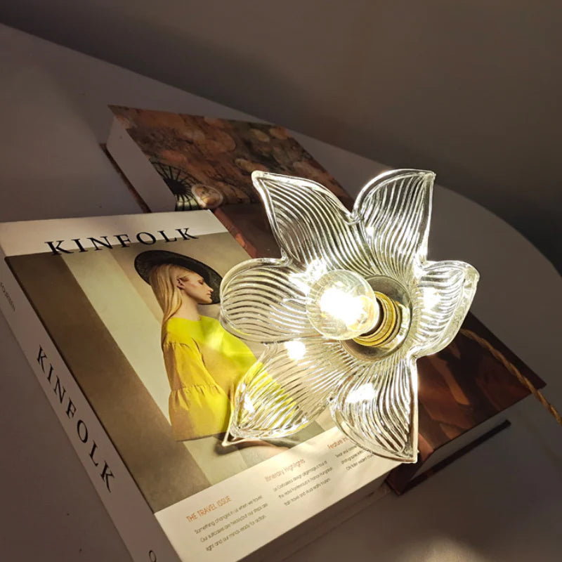 Lily_Pendant_Light_04