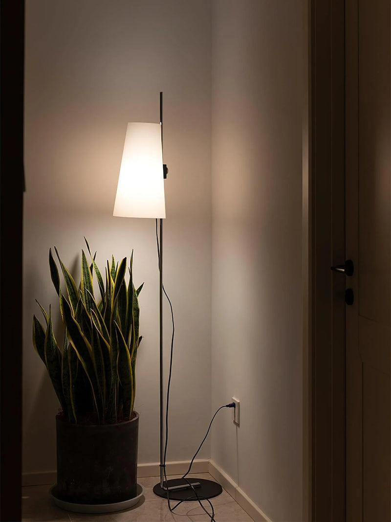 Lupe_Floor_Lamp_15
