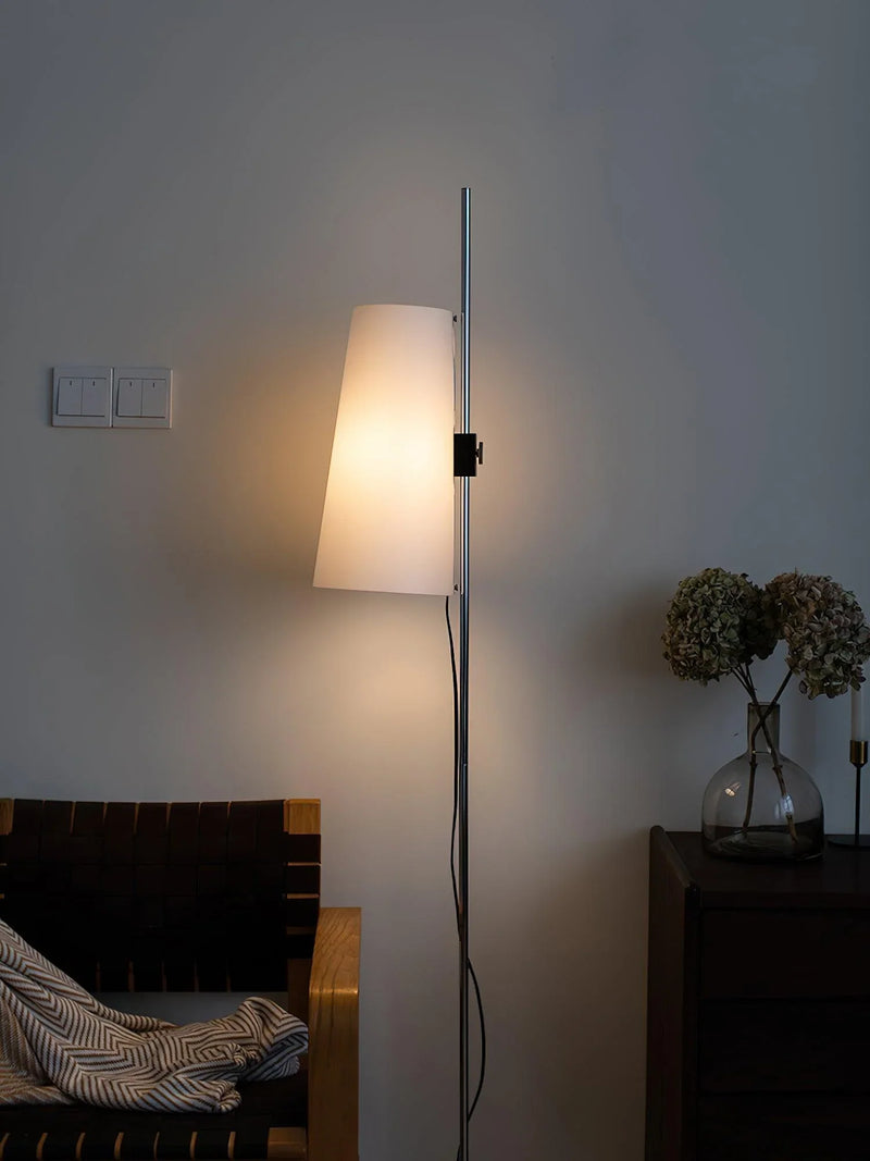 Lupe_Floor_Lamp_17