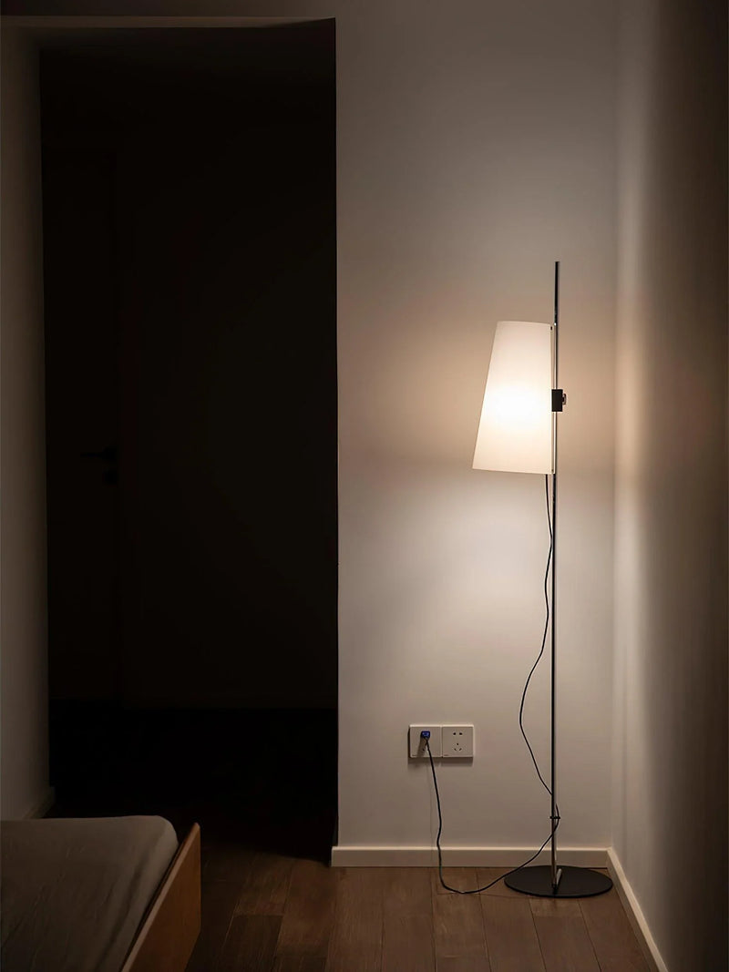 Lupe_Floor_Lamp_18
