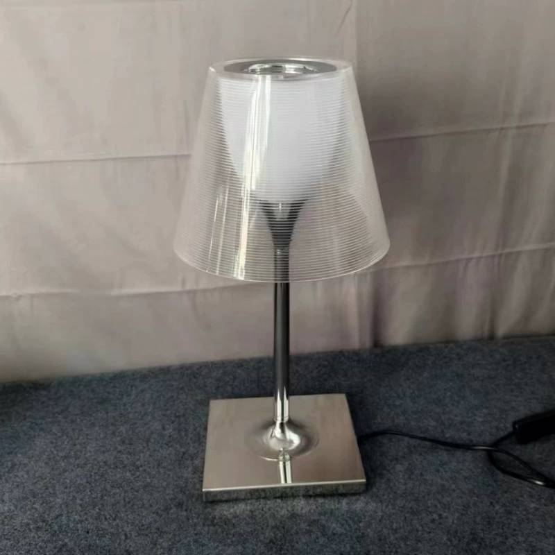 Magic_Color_Ribbed_Table_Lamp_1