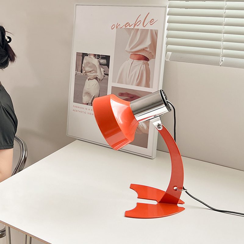 MetallicArc_Table_Lamp_3