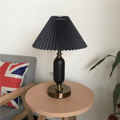 Pleated_Table_Lamp_01
