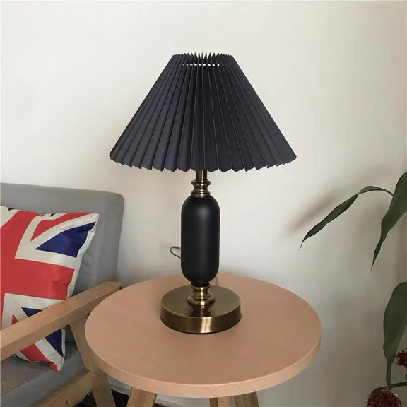 Pleated_Table_Lamp_01