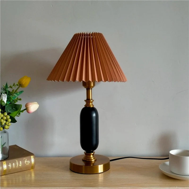 Pleated_Table_Lamp_02