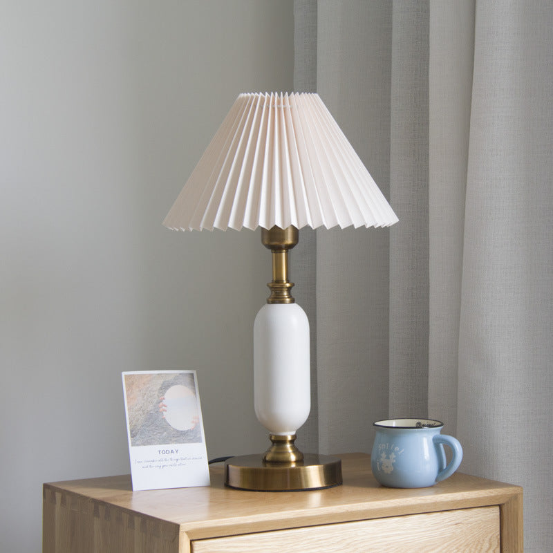 Pleated_Table_Lamp_06