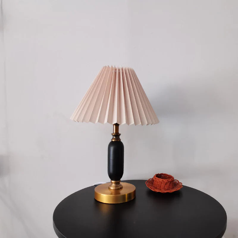 Pleated_Table_Lamp_09