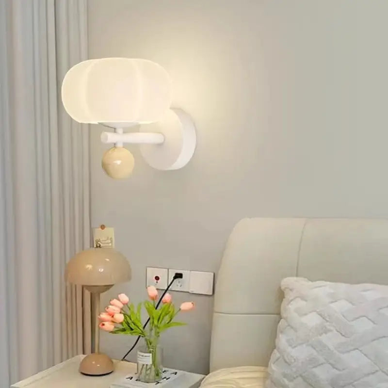 Pumpkin_Cream_Wall_Lamp_01
