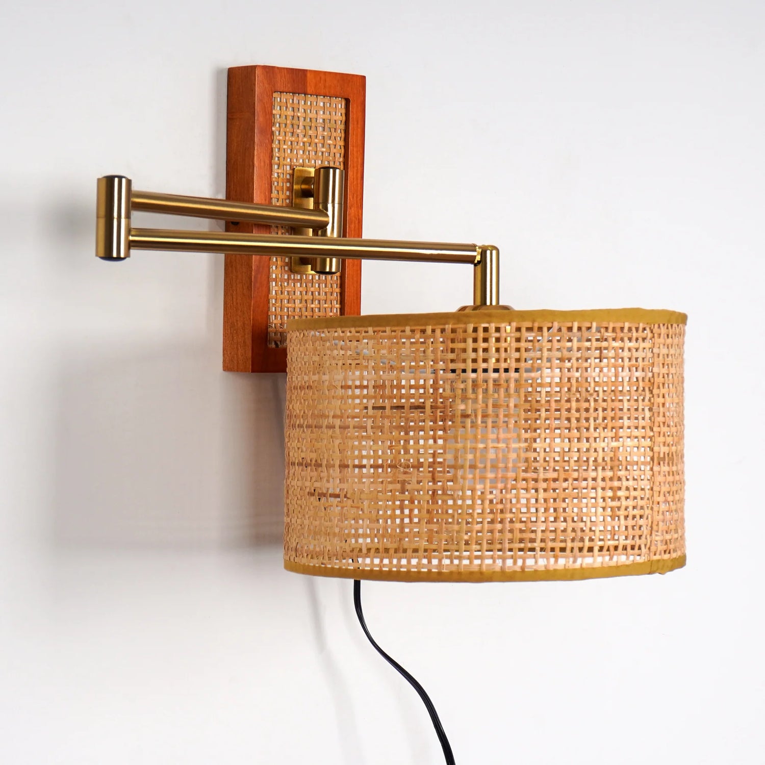 Rattan_Art_Wall_Lamp_01