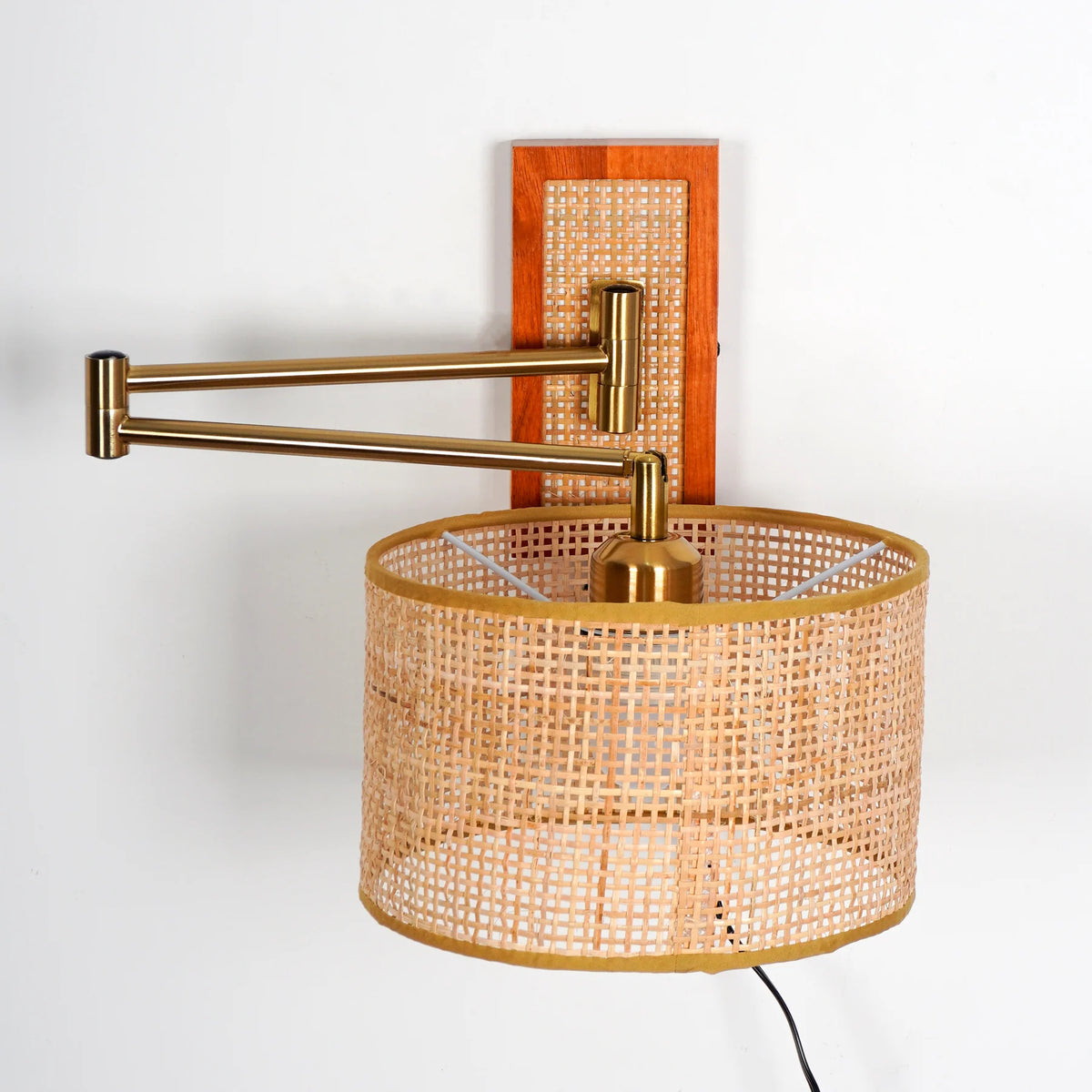 Rattan_Art_Wall_Lamp_02