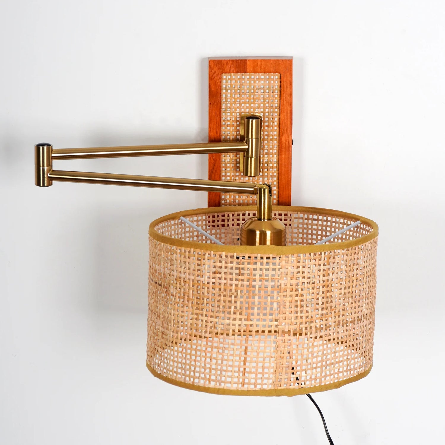 Rattan_Art_Wall_Lamp_02