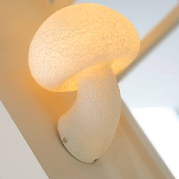 Red_Mushroom_Wall_Lamp_10