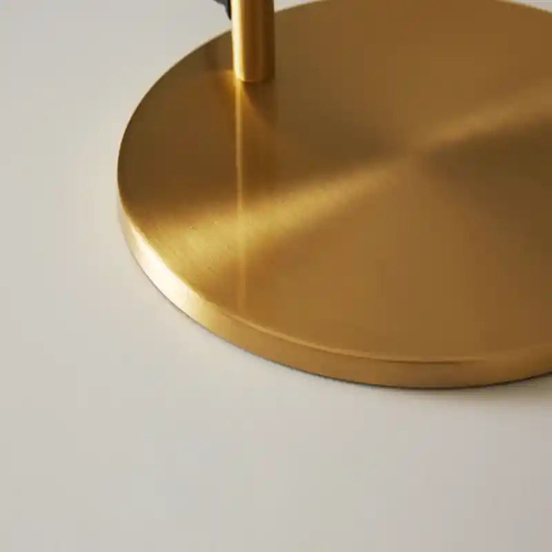 Simple_Round_Table_Lamp_09