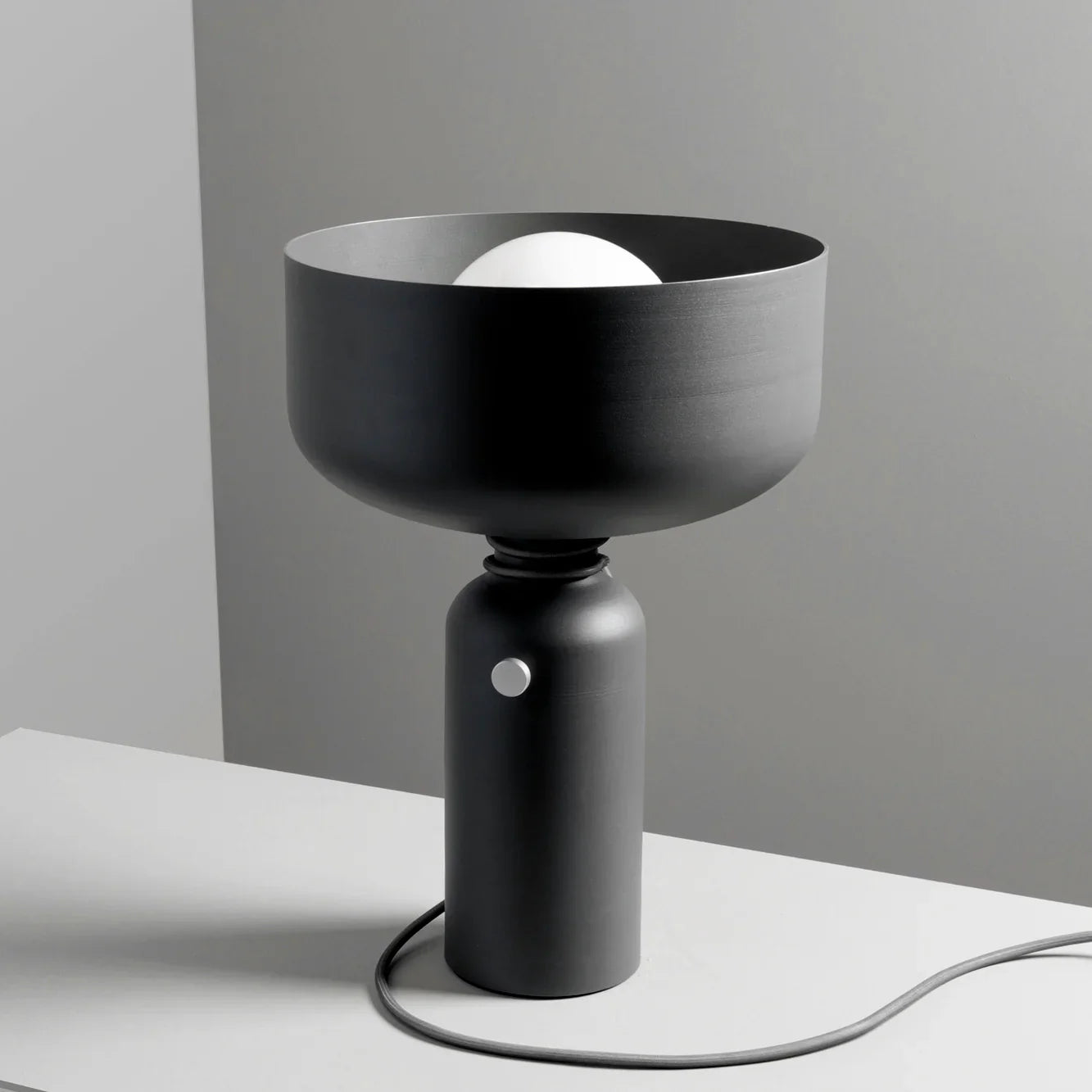 Spotlight_Volumes_Table_Lamp_3