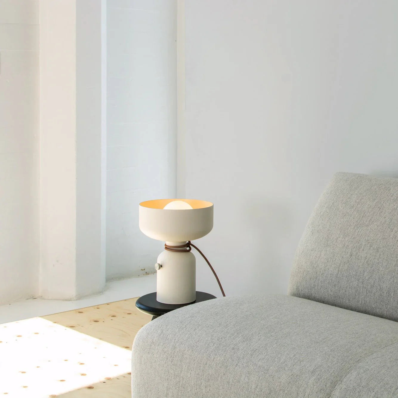 Spotlight_Volumes_Table_Lamp_6