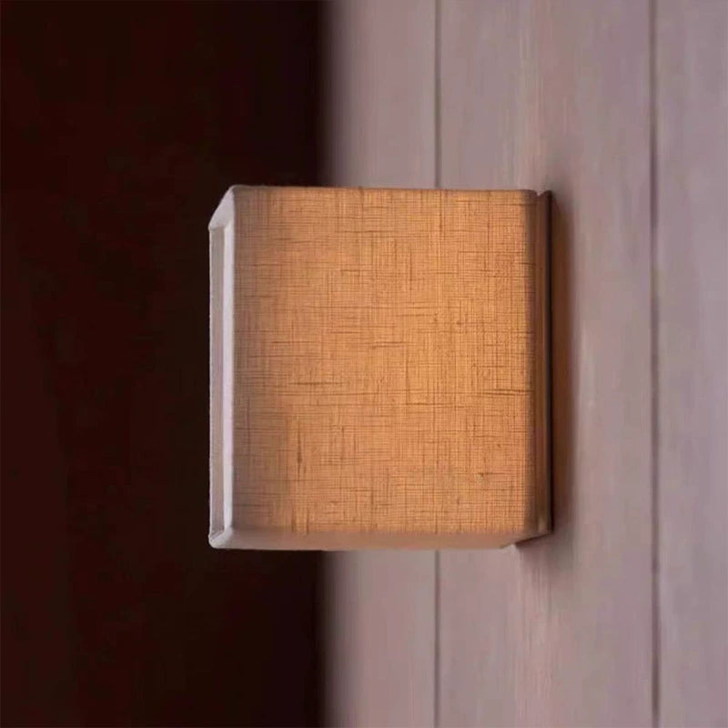 Square_wall_lamp_2