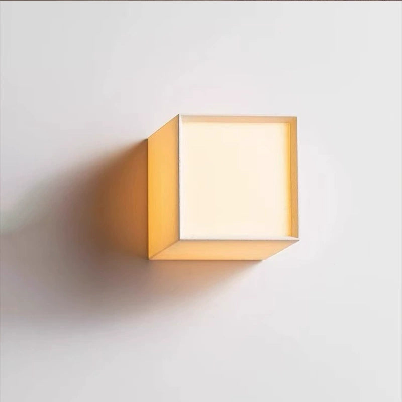 Square_wall_lamp_3